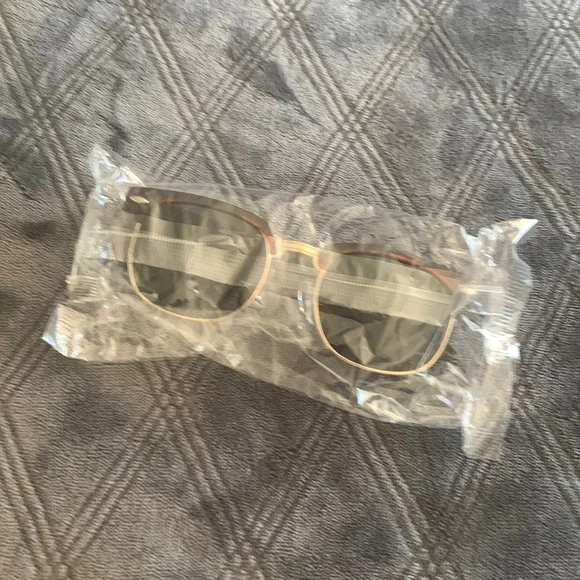Accessories | Cisco Brewers Nantucket Sunglasses | Poshmark display picture 2